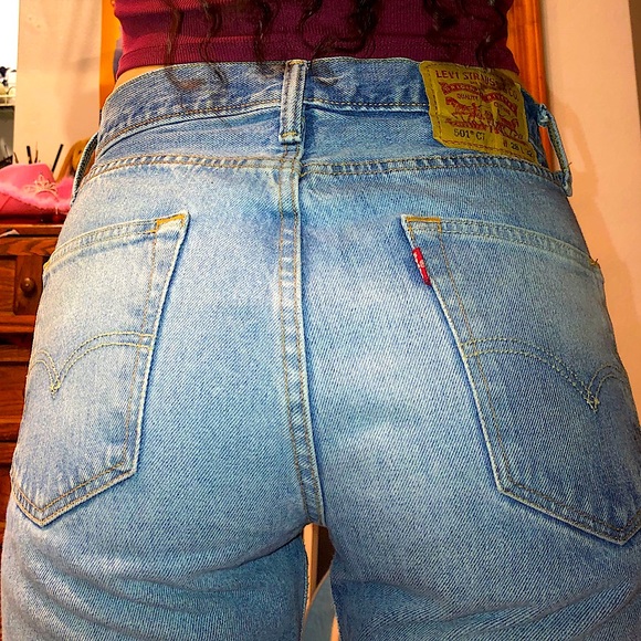 VINTAGE MID-WAIST LIGHT WASH WOMEN’S LEVI’S - Picture 1 of 4